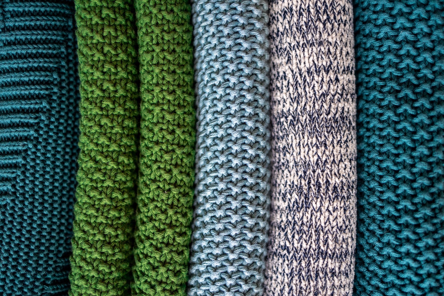 Comment tricoter un bonnet en laine ? Suivez le guide.