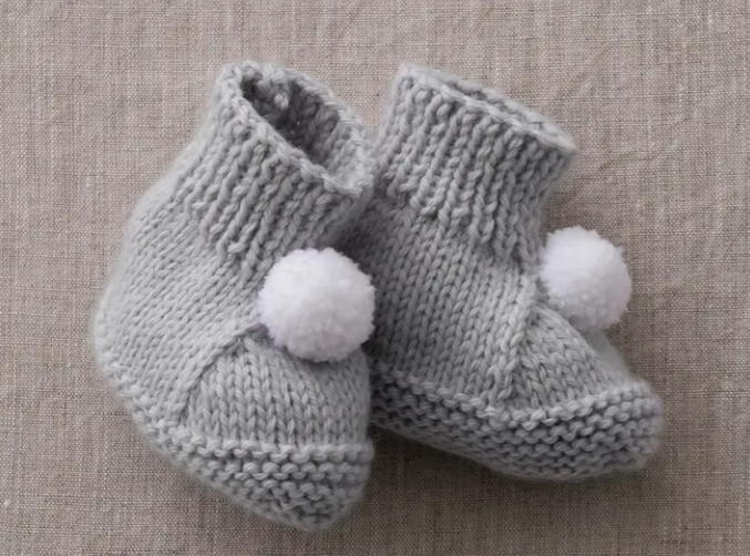 Comment faire des chaussons pour bébé au crochet : tuto en pas à pas 